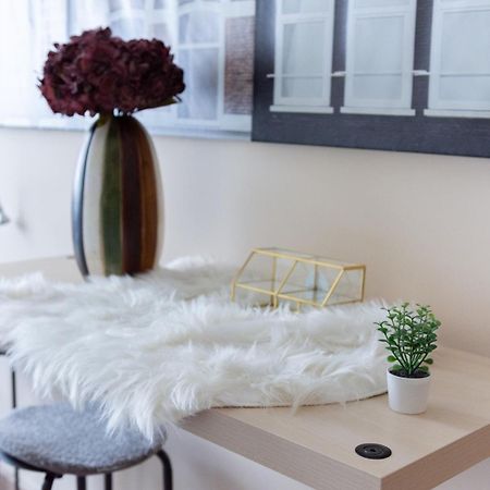 Quiet Rooms In The Bustling City Center Будапеща Екстериор снимка