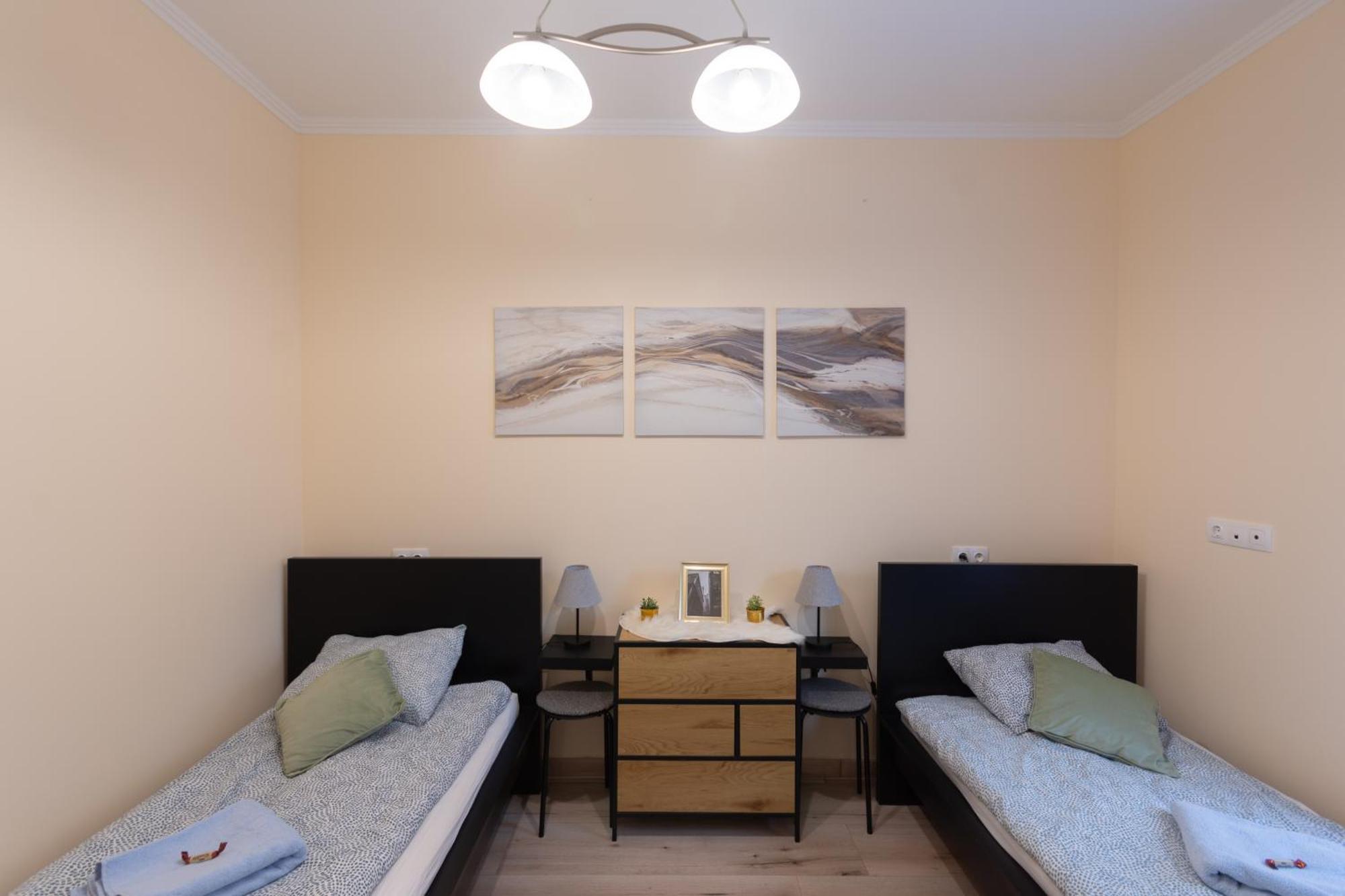 Quiet Rooms In The Bustling City Center Будапеща Екстериор снимка