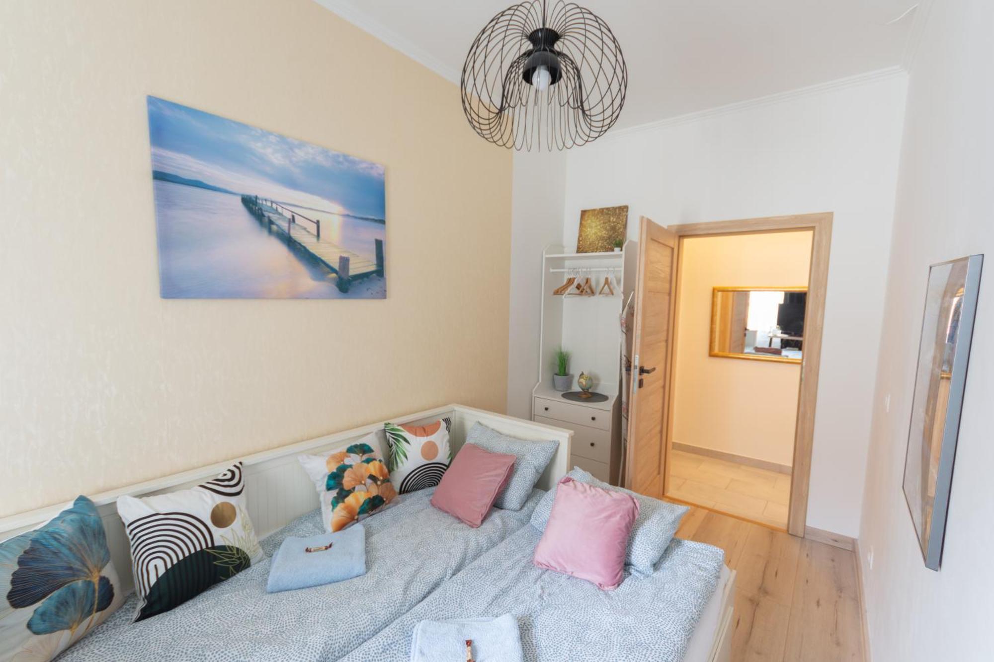 Quiet Rooms In The Bustling City Center Будапеща Екстериор снимка