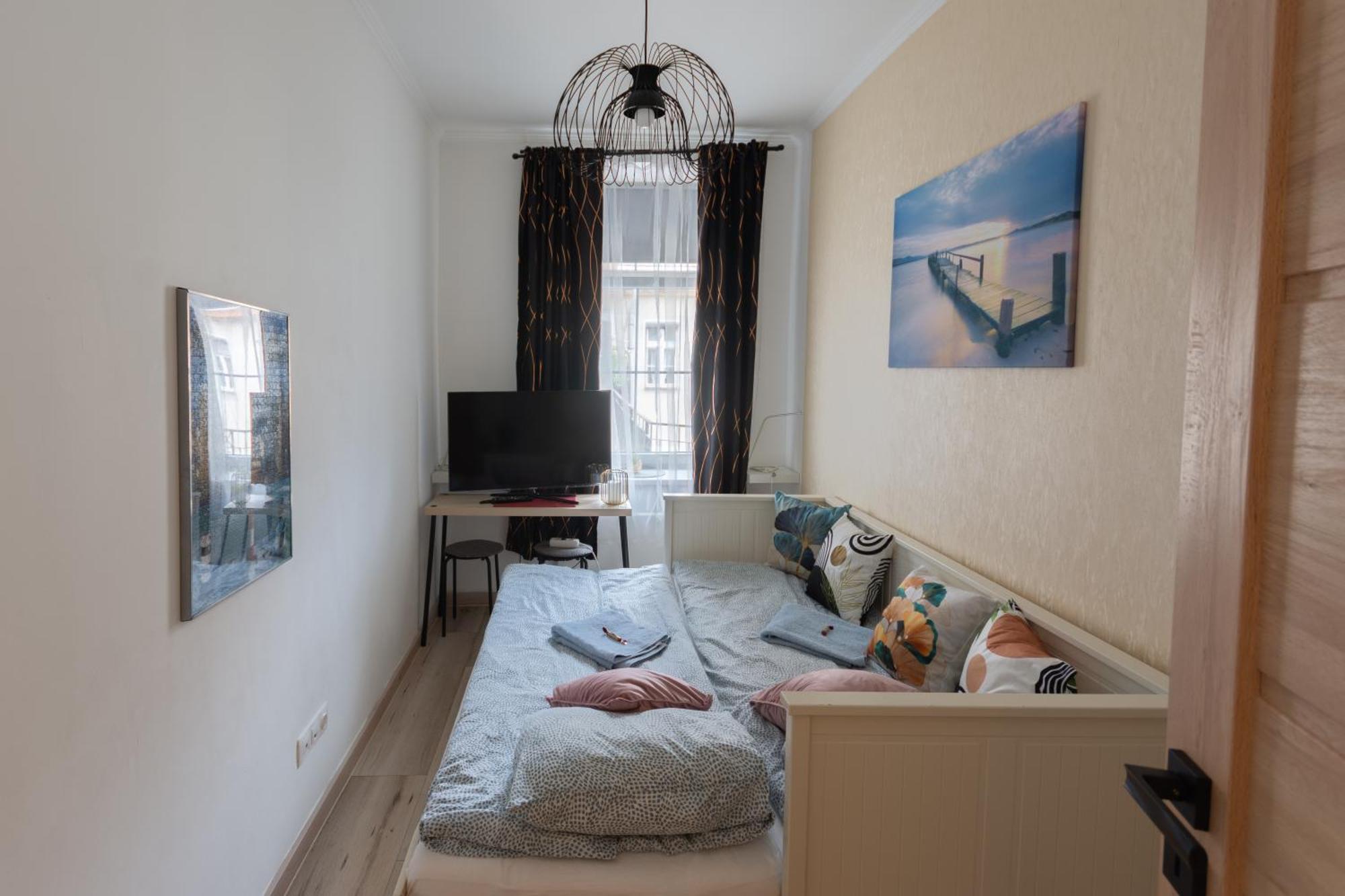 Quiet Rooms In The Bustling City Center Будапеща Екстериор снимка