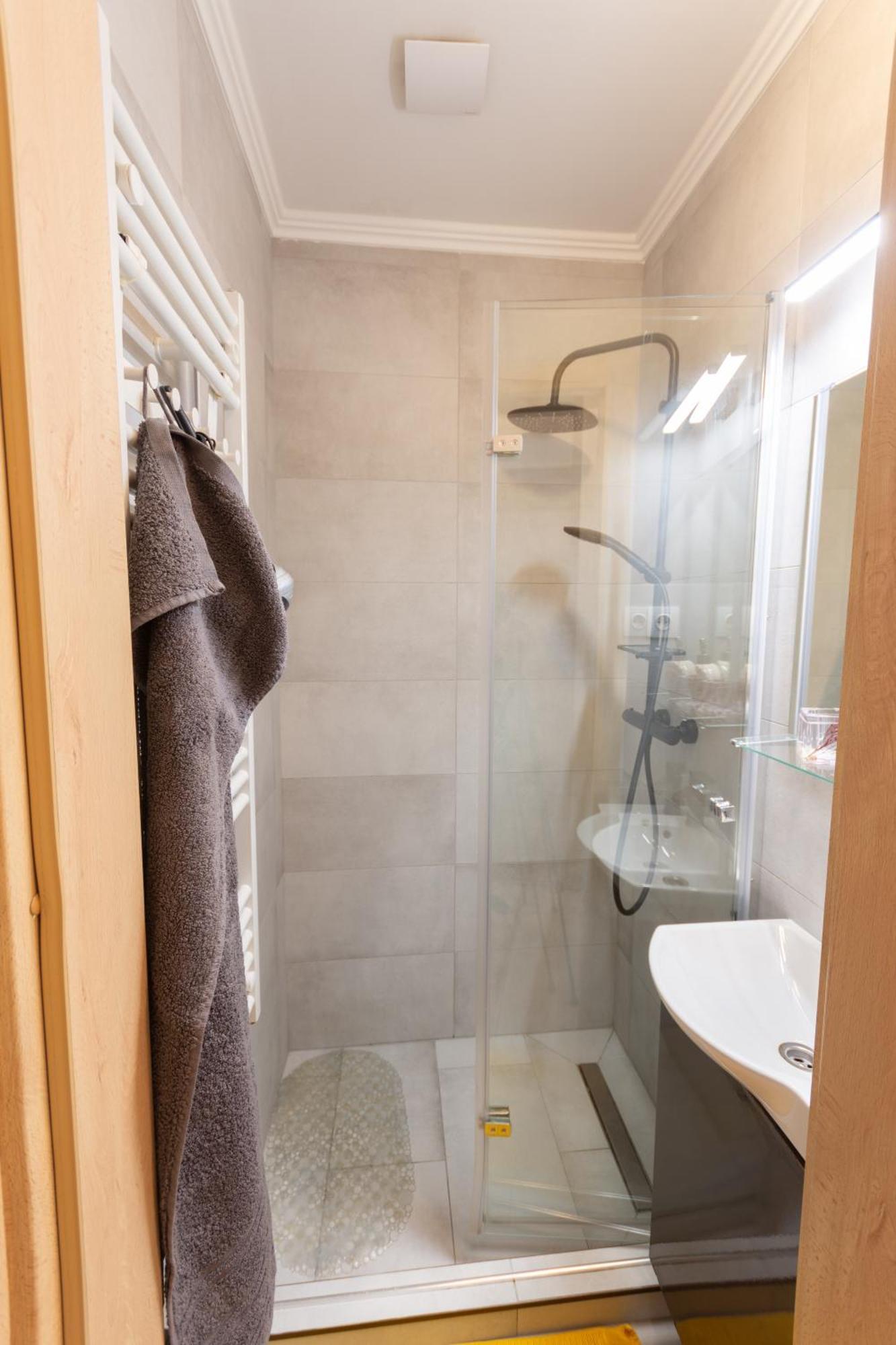 Quiet Rooms In The Bustling City Center Будапеща Екстериор снимка